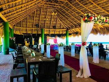 sambo mambo beach hotel