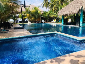 sambo mambo beach hotel