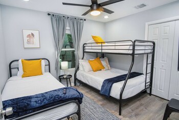 exceptional 5br so close to riverwalk and downtown