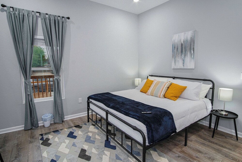 exceptional 5br so close to riverwalk and downtown