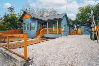 exceptional 5br so close to riverwalk and downtown