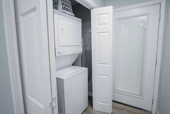 exceptional 5br so close to riverwalk and downtown