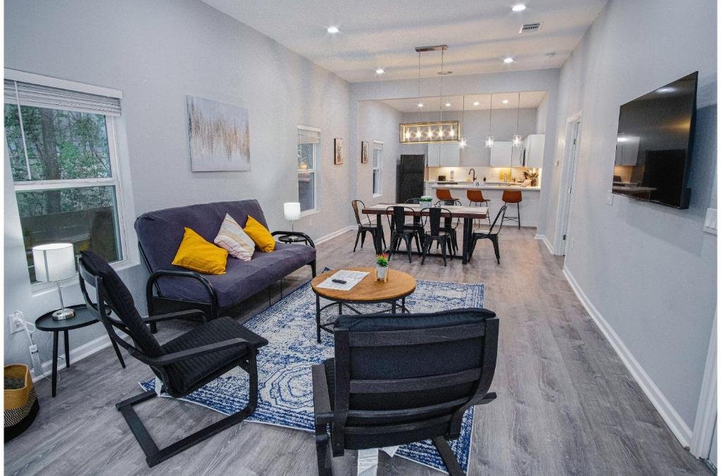exceptional 5br so close to riverwalk and downtown