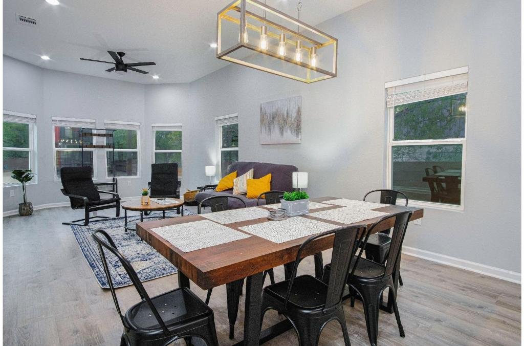 exceptional 5br so close to riverwalk and downtown