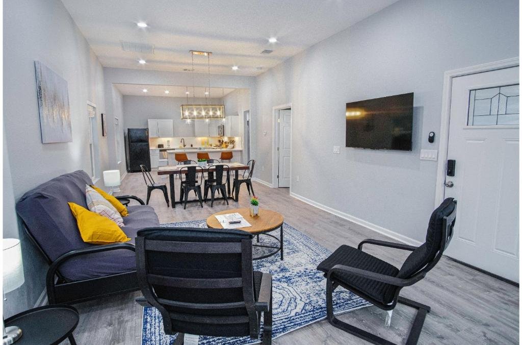 exceptional 5br so close to riverwalk and downtown