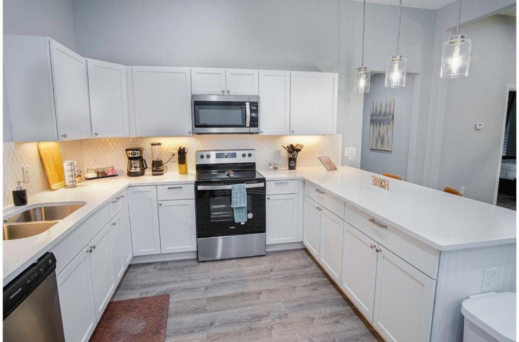 exceptional 5br so close to riverwalk and downtown