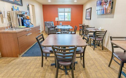 mainstay suites spokane valley