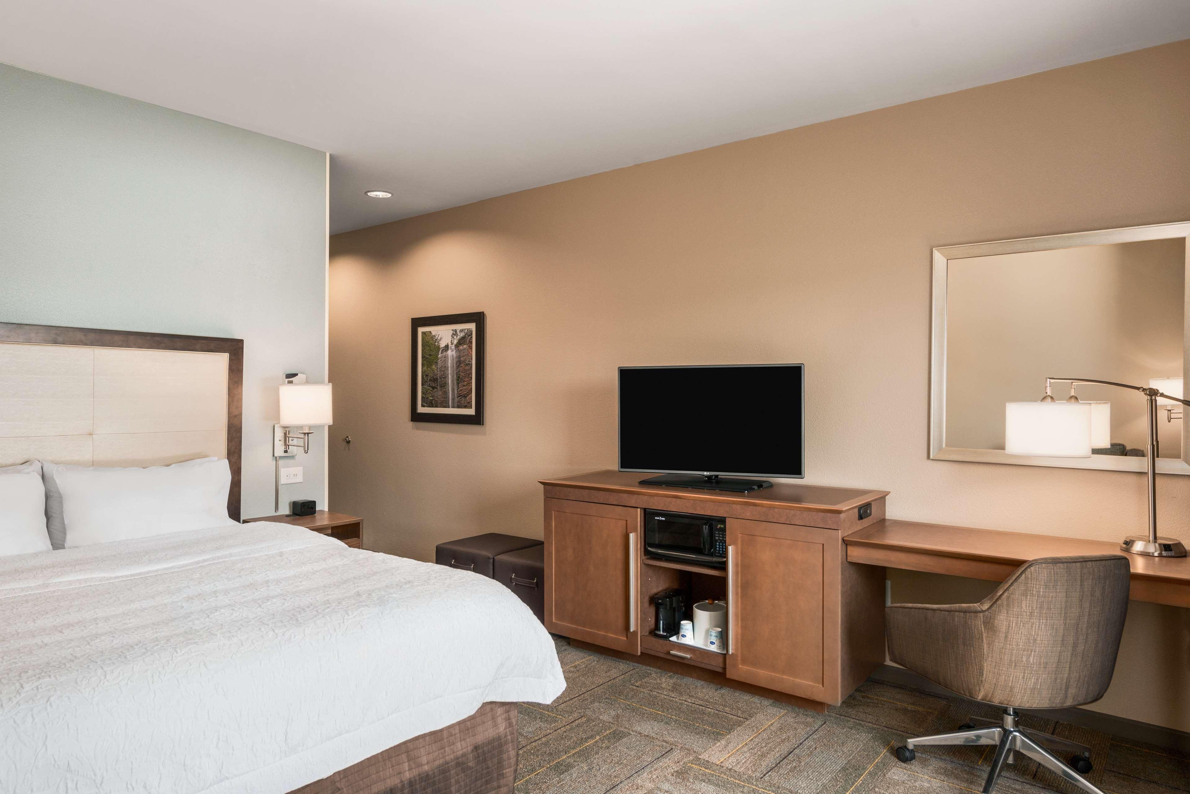 hampton inn and suites lavonia