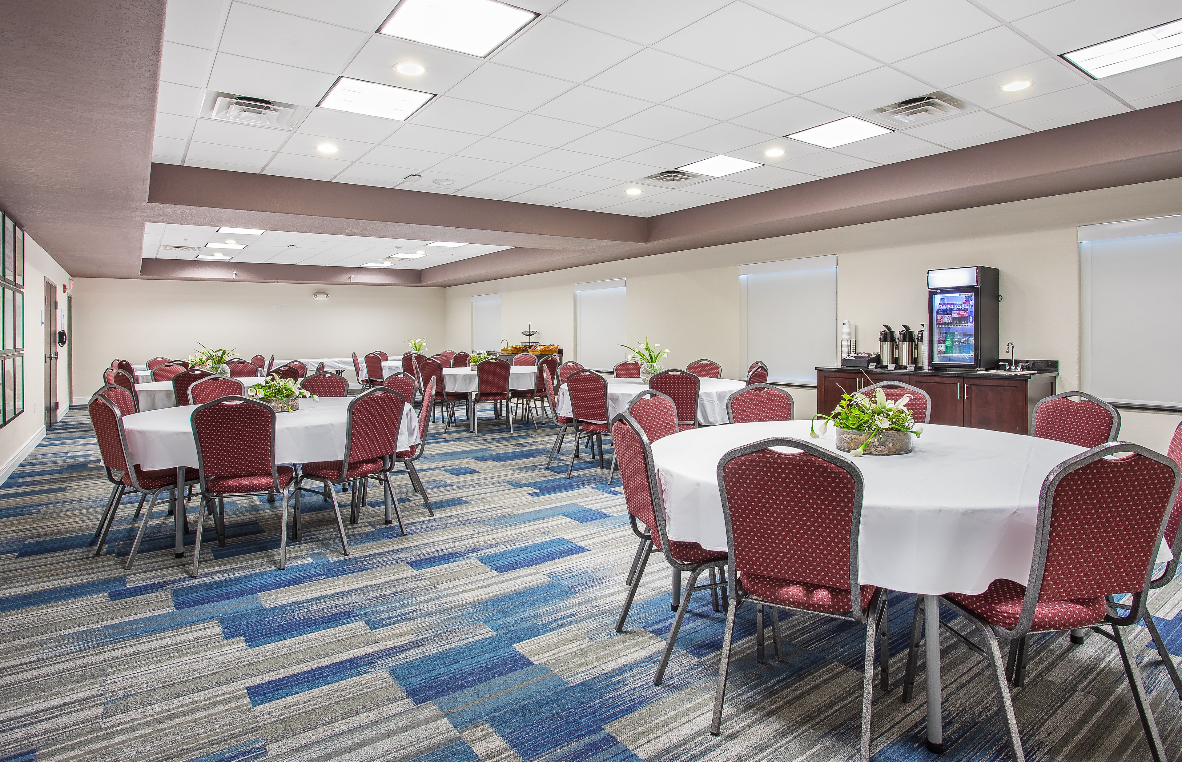 holiday inn express and suites glasgow by ihg