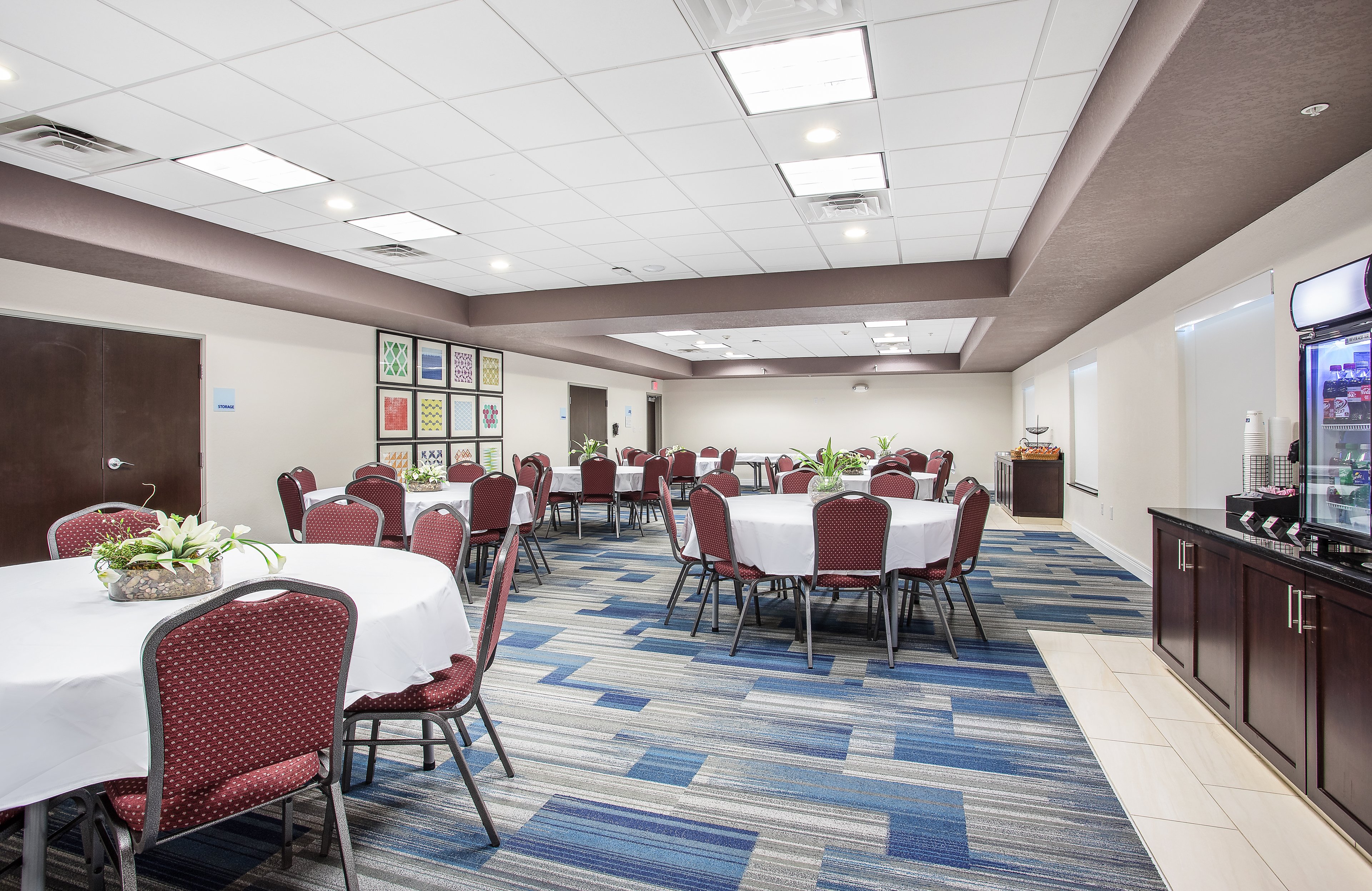 holiday inn express and suites glasgow by ihg