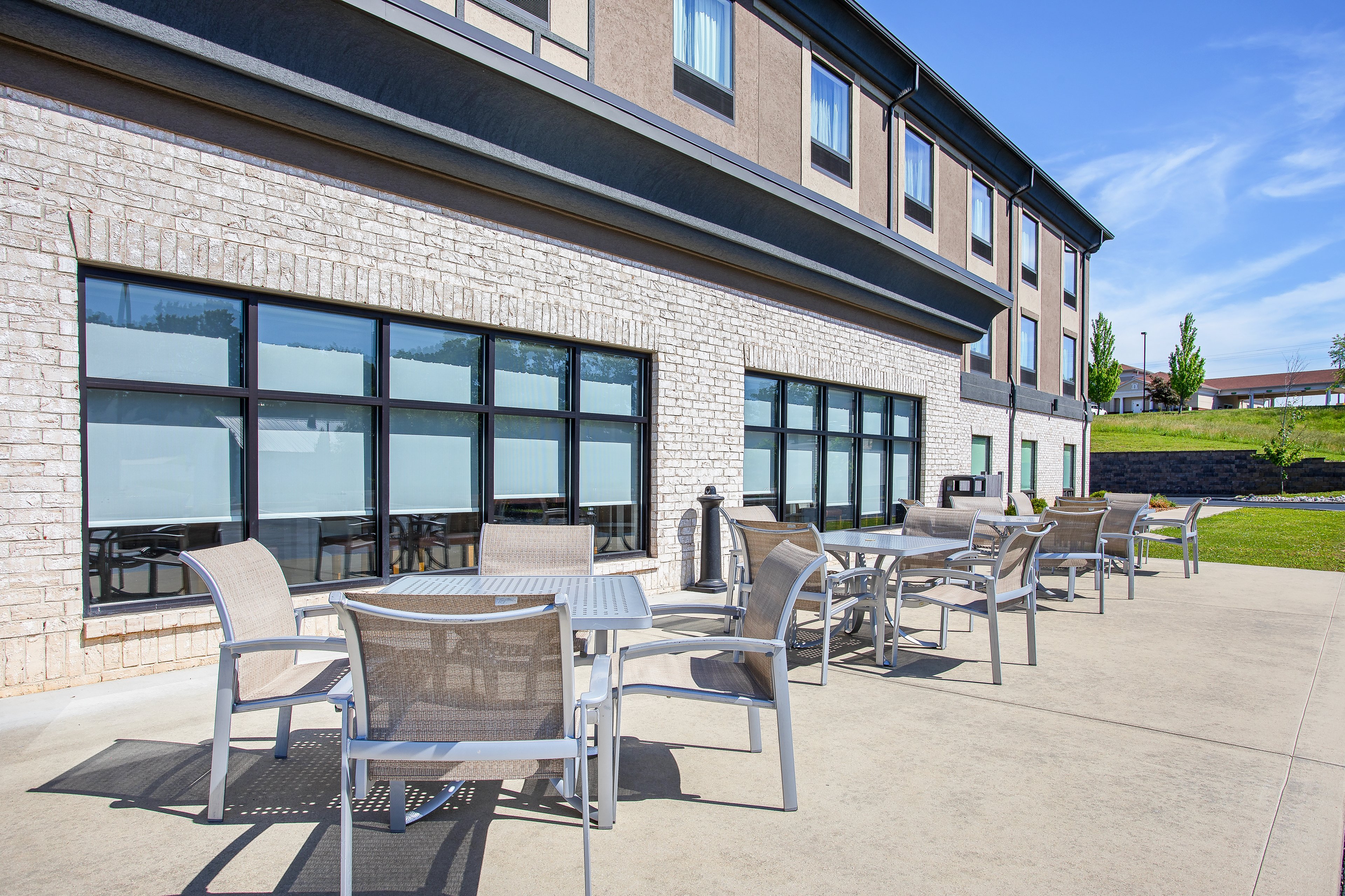 holiday inn express and suites glasgow by ihg