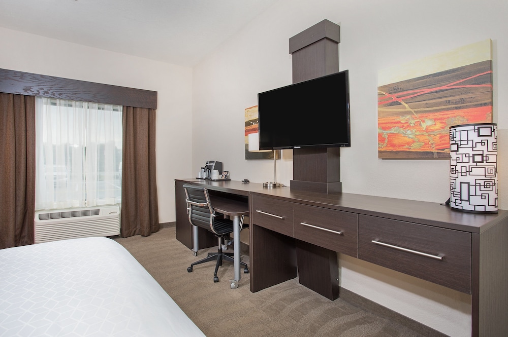 holiday inn express and suites glasgow by ihg