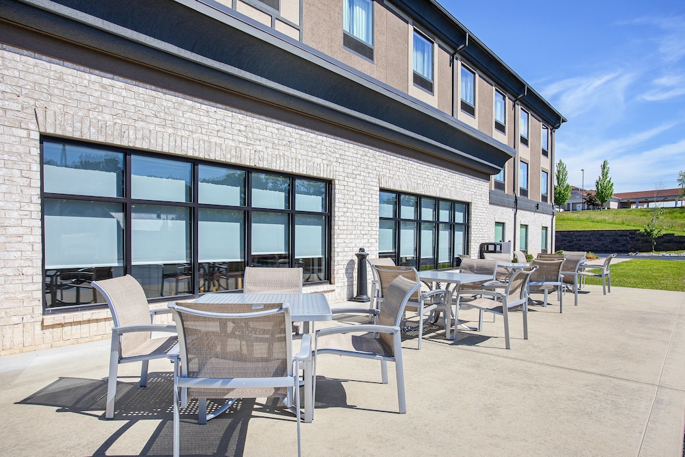 holiday inn express and suites glasgow by ihg