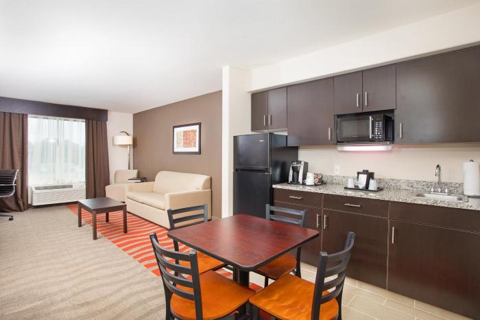 holiday inn express and suites glasgow by ihg
