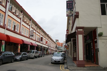 lion peak hotel bugis