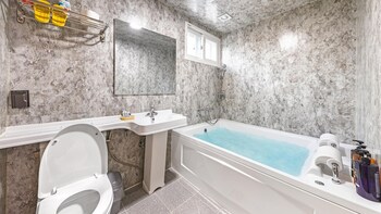 chuncheon poolhouse epop
