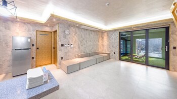 chuncheon poolhouse epop