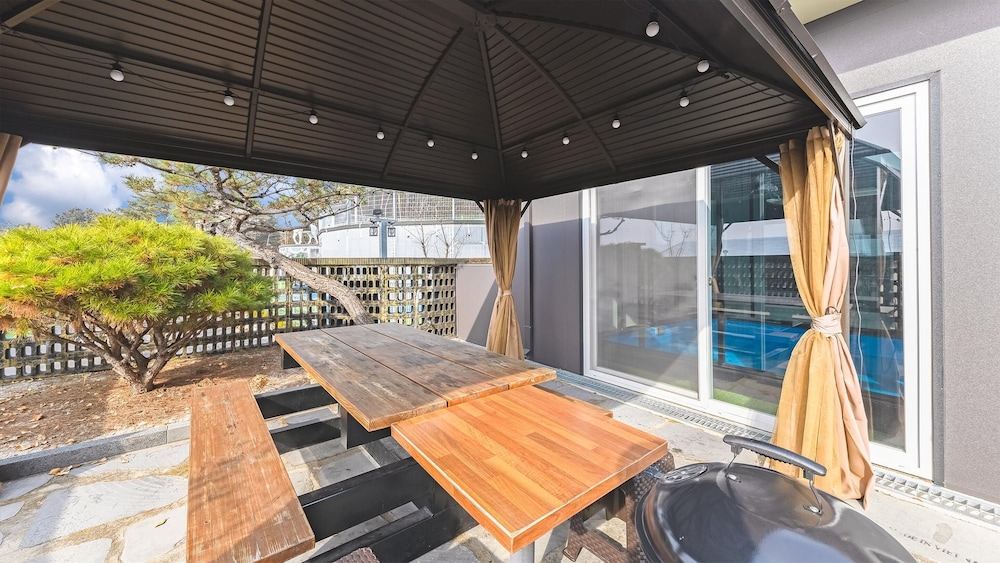 chuncheon poolhouse epop