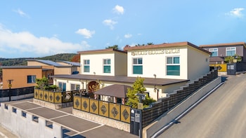 chuncheon poolhouse epop