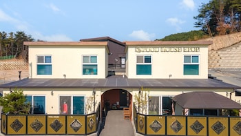 chuncheon poolhouse epop