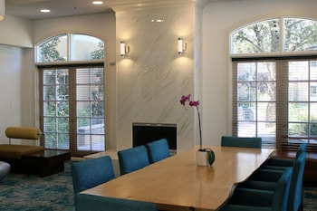Hilton Garden Inn Calabasas,Hidden Hills>>Calabasas,3 star