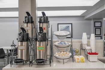 red roof inn and suites calhoun