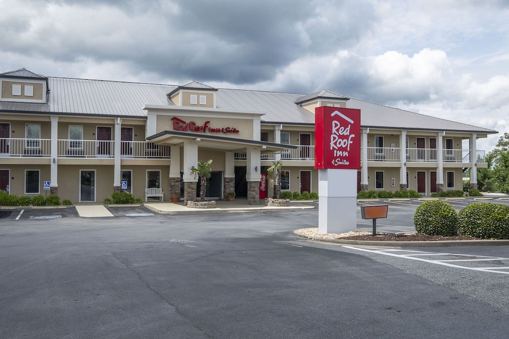 red roof inn and suites calhoun