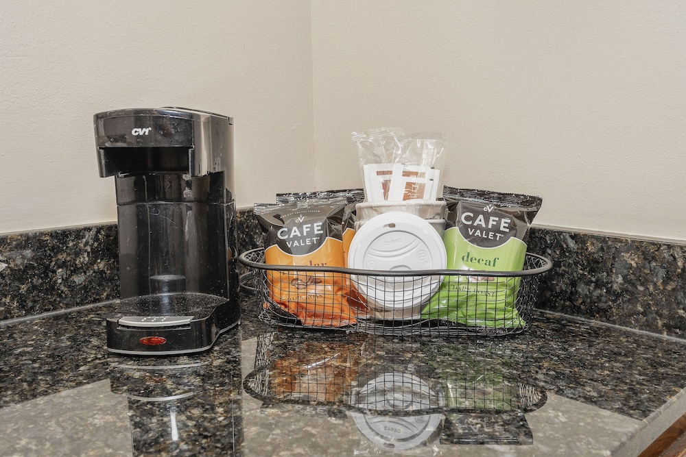 red roof inn and suites calhoun