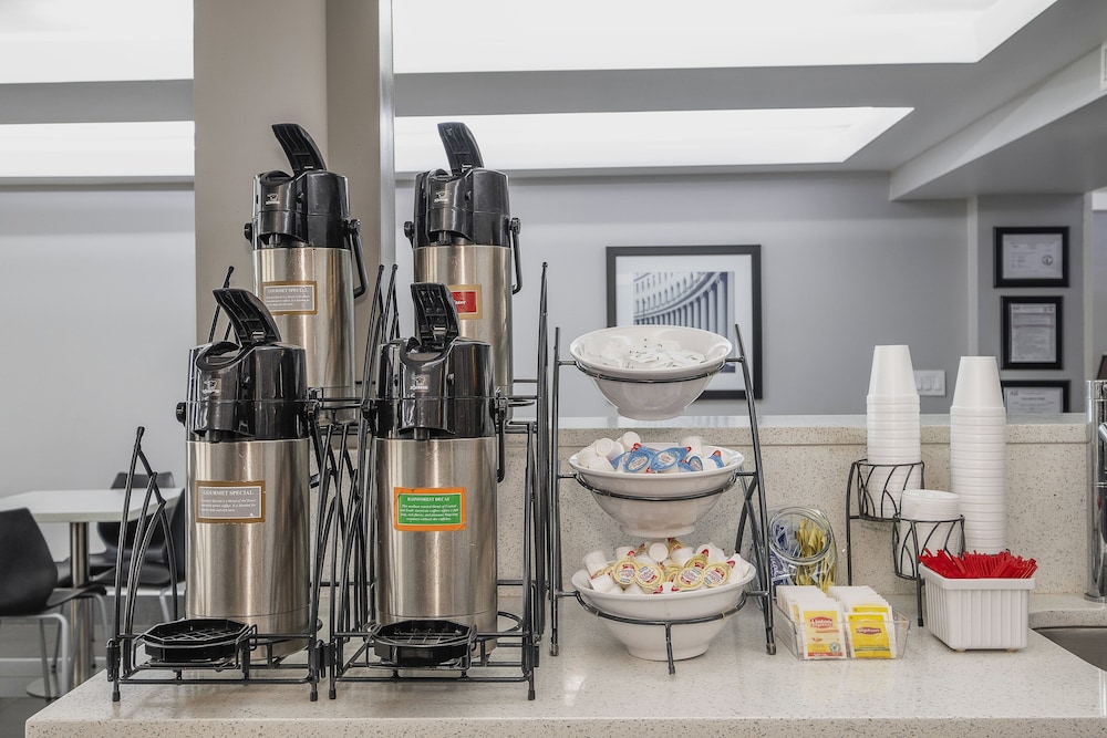 red roof inn and suites calhoun