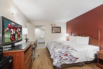 red roof inn and suites calhoun