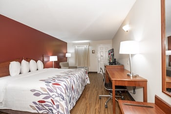 red roof inn and suites calhoun