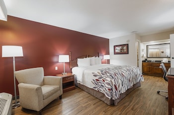 red roof inn and suites calhoun