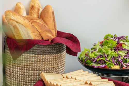 hanoi airport suites hostel and travel