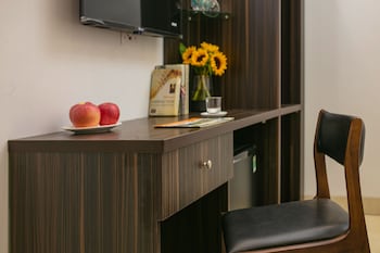 hanoi airport suites hostel and travel