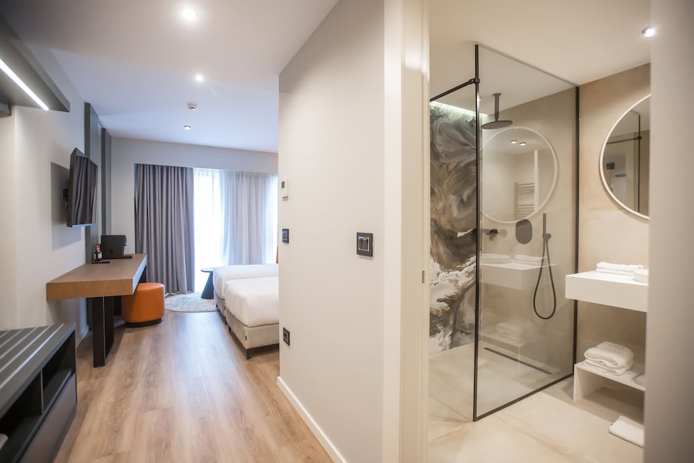 elisa tirana affiliated by melia