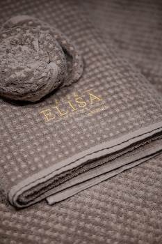 elisa tirana affiliated by melia