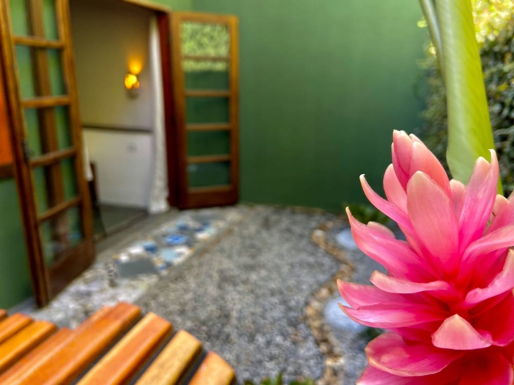 gaia gardens pousada