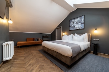 the viaduct suites and more