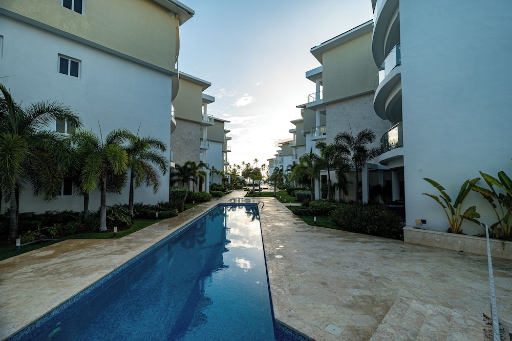 playa coral condo in paradise f22