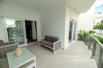 playa coral condo in paradise f22