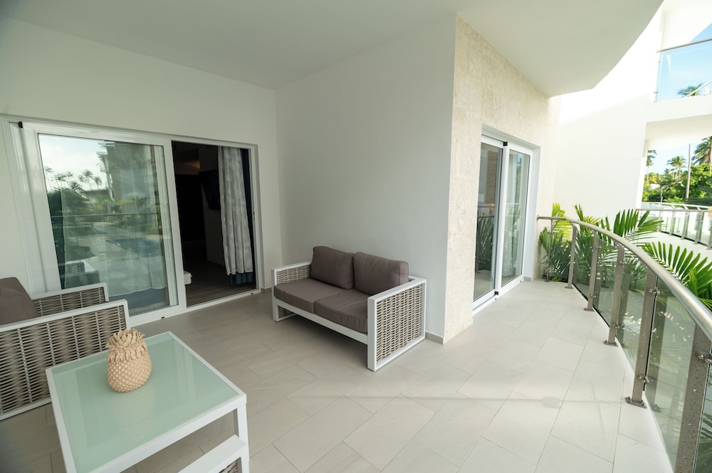 playa coral condo in paradise f22