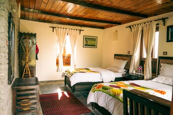 mountain lodges of nepal tomijong