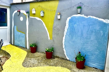 cosy 2 bed house close to belfast city centre