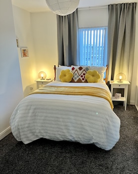 cosy 2 bed house close to belfast city centre