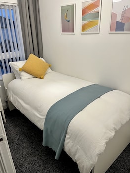 cosy 2 bed house close to belfast city centre