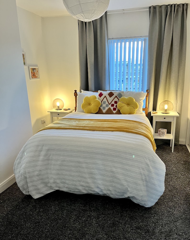 cosy 2 bed house close to belfast city centre