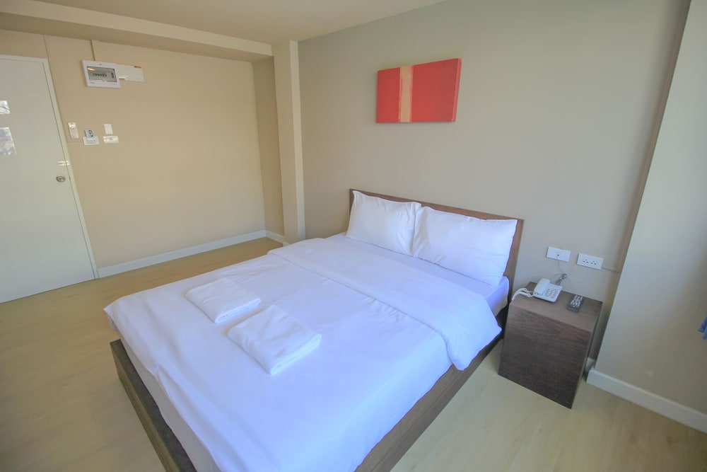 the sea bangsaen hotel