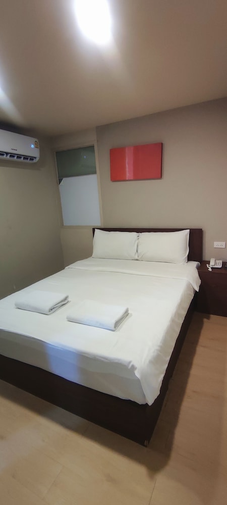 the sea bangsaen hotel