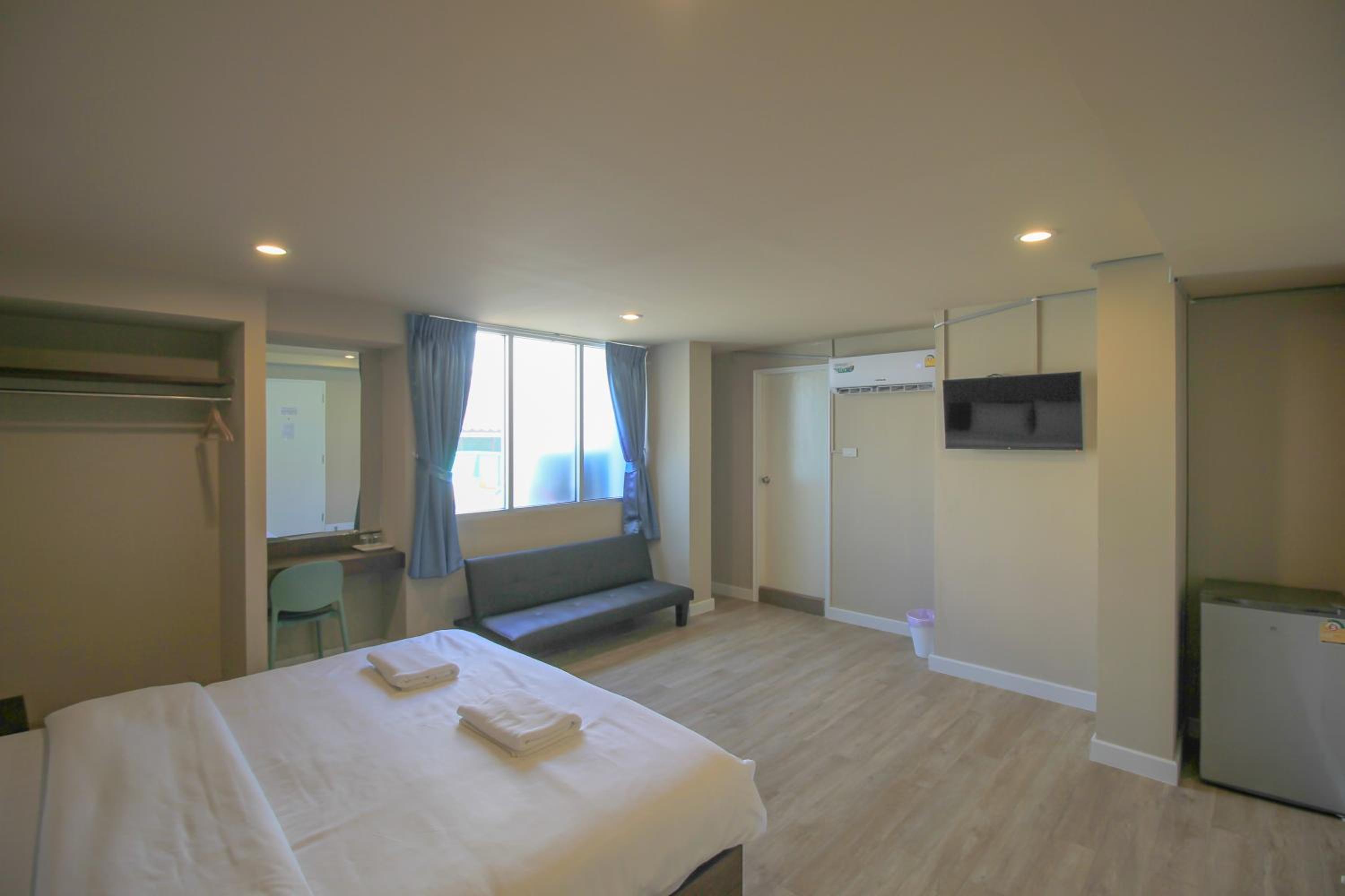 the sea bangsaen hotel