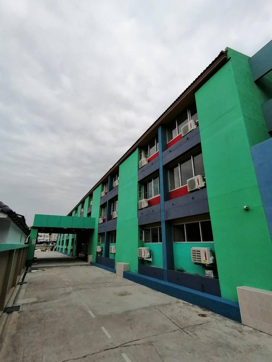 the sea bangsaen hotel